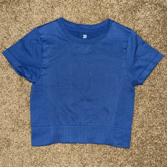 All In Motion Women’s Seamless Crop Top And Bike Shorts 8” - Picture 2 of 5